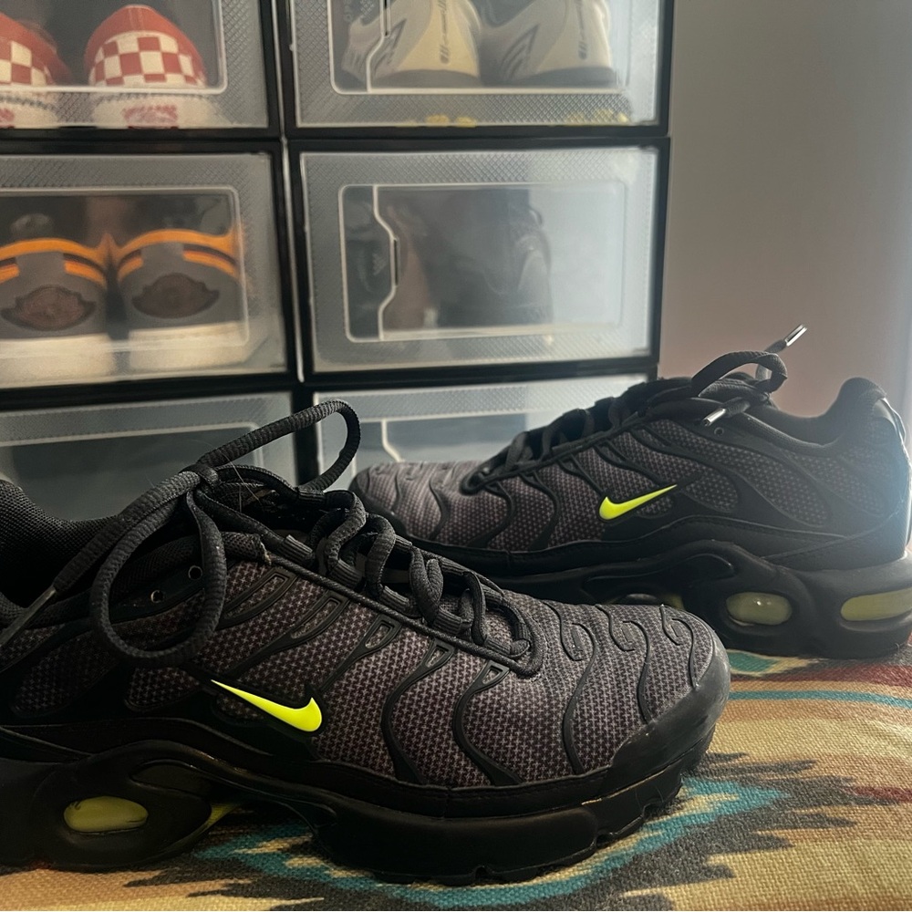 Nike Kids Black Sneakers with Neon Yellow Swoosh